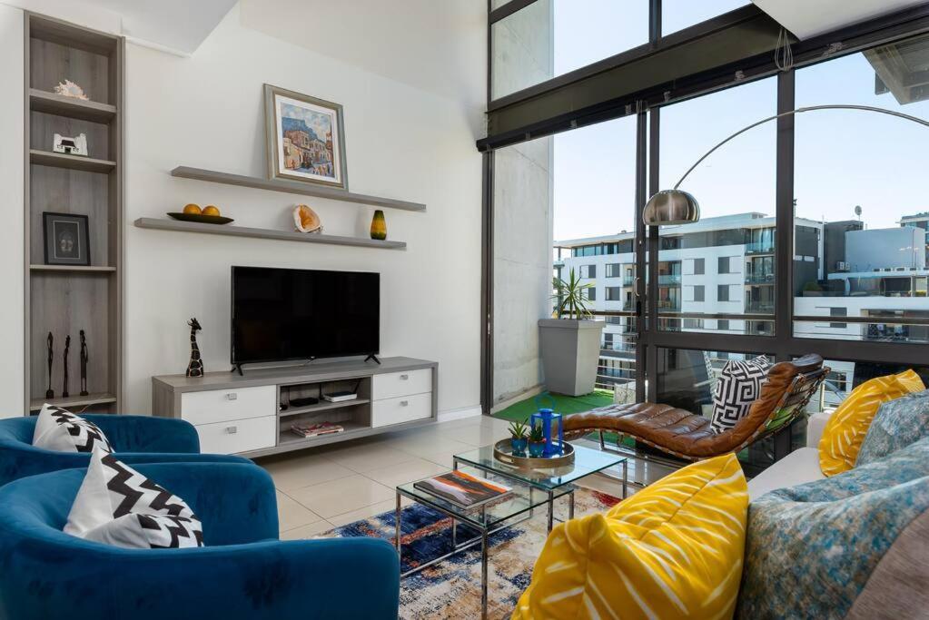 Eraya Waterfront Apartment